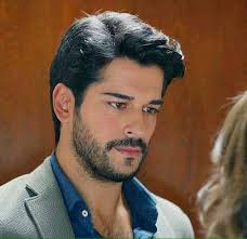 BURAK ÖZÇİVİT SAÇ MODELLERİ